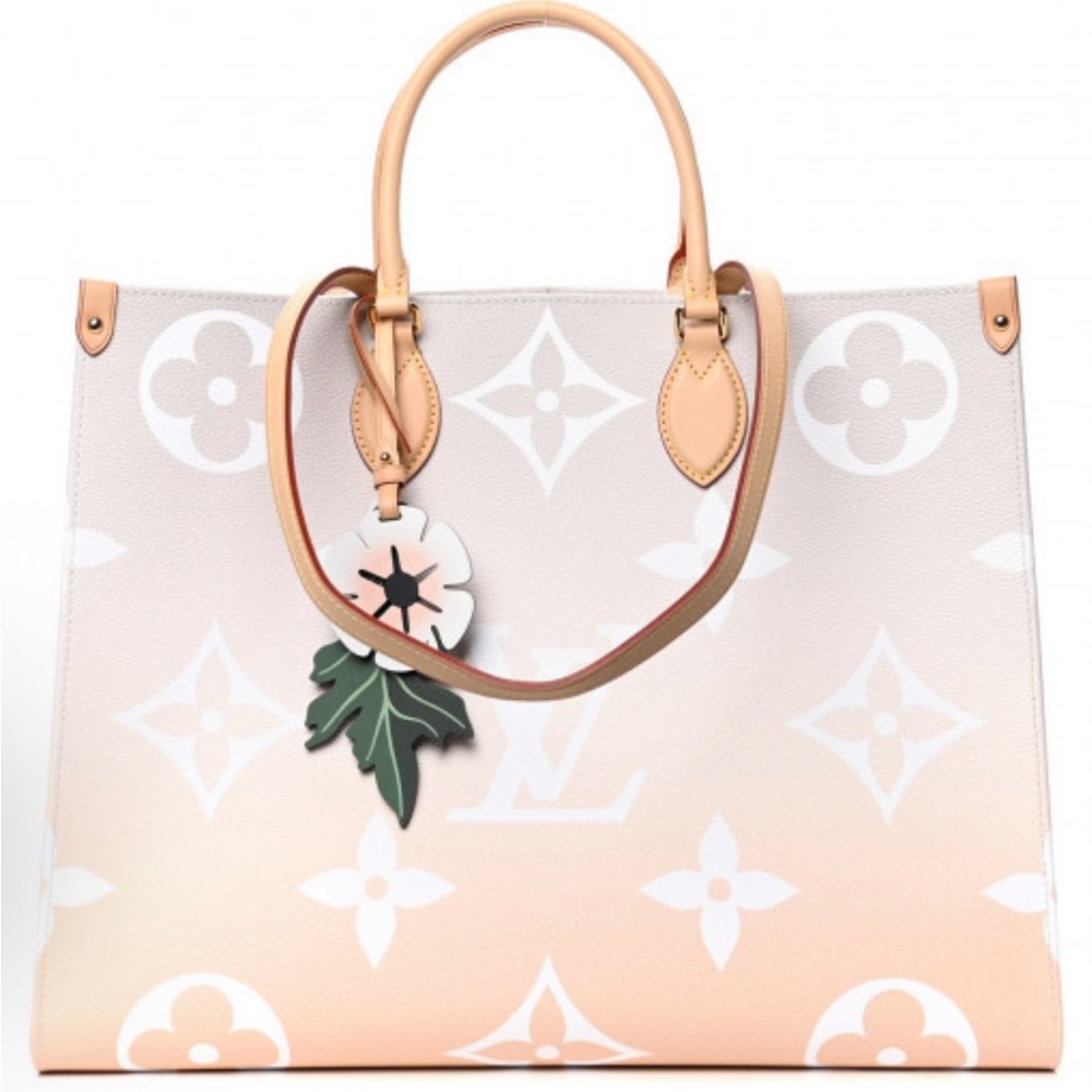 LOUIS VUITTON By The Pool Onthego GM in Mist